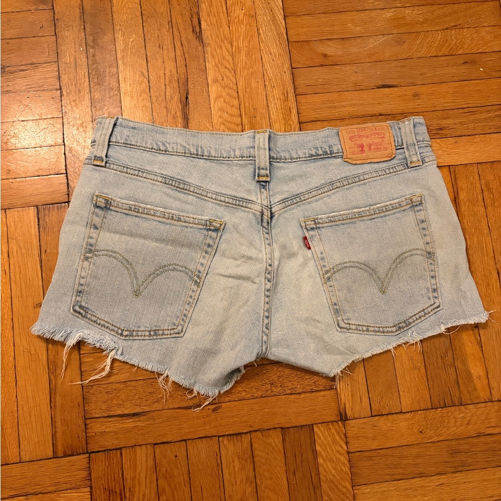 Levi's Shorts - Picture 2 of 3